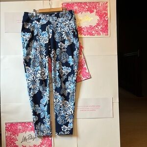 Lilly Pulitzer Women's Floral Luxetic Corso Pants - Blue
Size 8
2024 Collection